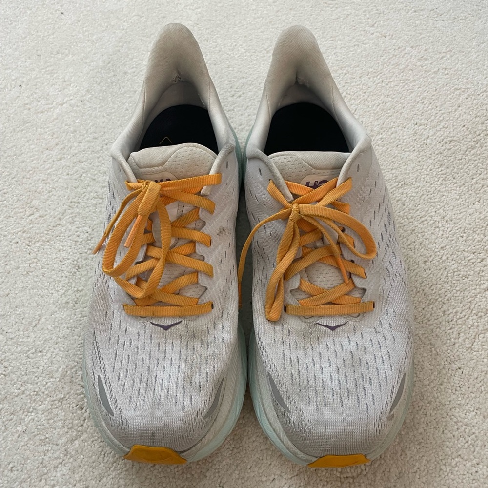 Size 8.5 Clifton 8 Hokas